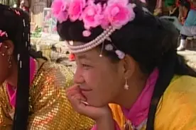 云南摩梭族走婚习俗：女不嫁男不娶，生了孩子就给舅舅养图片