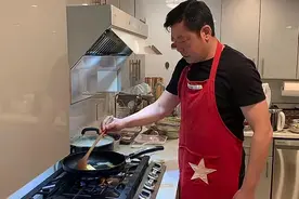 上海演员孙思瀚长居美国，陪伴老母尽显孝心，妻子留国内照顾女儿图片