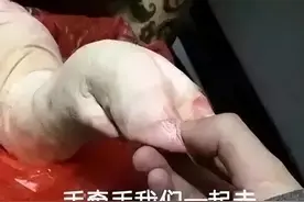 ​女子脸上瘙痒、频繁起红疹，都是“爱美”惹的祸！医生：春季高发，出门注意！图片
