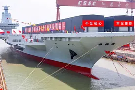 西媒：中国新航母长度和埃菲尔铁塔一样高，满排10万吨携85架战机图片