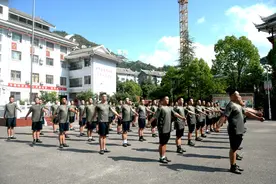 未入营门，先铸军魂——贵州省剑河县预定新兵役前教育训练在高温下接受挑战图片