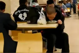 键盘侠们把北大“韦神”推下神坛，想活成自己究竟有多难？图片
