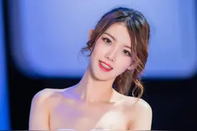 高颜值的车模：黄义婷图片