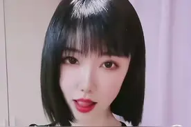 杭州郑女士“吐舌头”引热议，带货人气不足百人，打擦边球获好评图片