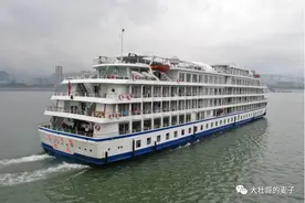 长江上飘过的那些船图片