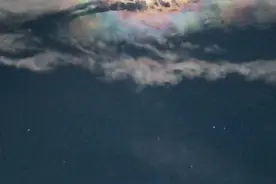 夜空惊现七彩云，是灾难的预兆吗？图片