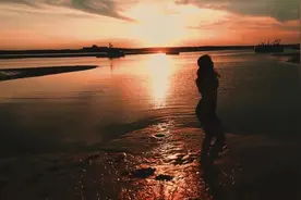43岁女人倾诉：处了一个29岁的小男友，太惨，太痛。图片