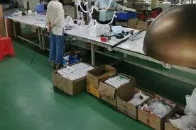 工厂节假日无三倍工资，员工纷纷请假，老员工：他们去做临时工了图片