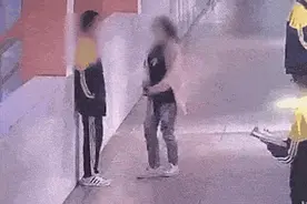 14岁男孩儿纵身从高楼跳下，毫无留恋，母亲自杀，究竟是谁的错？图片