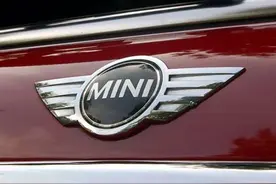 销量承压、为纯电版新车让路，宝马MINI降价2万-4万清库存图片