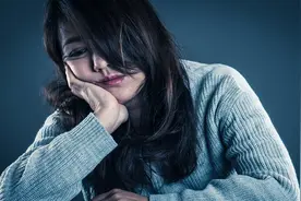 婆婆每天都来帮带娃，儿媳反锁门让婆婆吃闭门羹：啥都不干只会吃图片