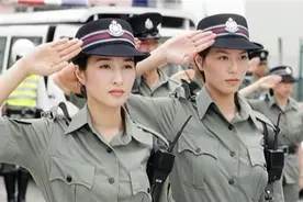 不穿华服，不化浓妆，TVB“警花”们或英气或高冷，个个是经典图片