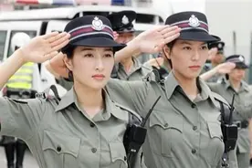 不穿华服，不化浓妆，TVB“警花”们或英气或高冷，个个是经典图片