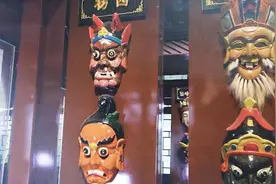 贵州德江：一人手 雕“百面”图片