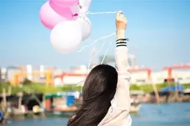 真正恩爱的夫妻，结婚后还会继续和对方“谈恋爱”图片