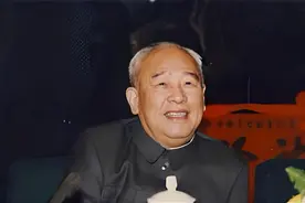 他1978年调任北京市委书记，对华国锋抱怨：我到天津屁股还没坐稳图片