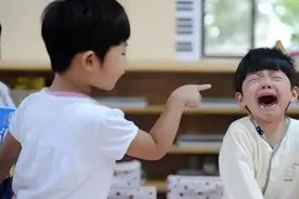 幼儿园流行的两种“隐形霸凌”：老师不会明说，要靠家长早做预防图片