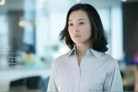 女人五十，未婚，曾被骂到关评论的她，到底在追求什么？图片