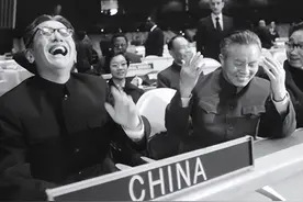 53年乔冠华醉酒，对李克农出言不逊，周总理怒道：醒酒了写检查！图片