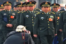上将军衔相当于地方什么级别？待遇如何？图片