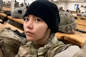 当年在美舰上，用中文警告中国海军的华人女兵，事后声称：很自豪图片