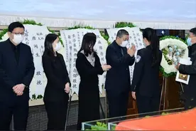 2022年刘思齐病逝：李敏李讷无法前来送别，四个孩子同框哭成泪人图片
