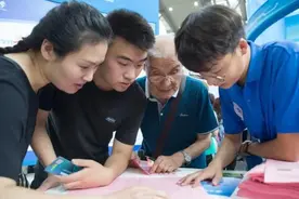 高考查分显示“0分”，可把考生吓坏了，老师却乐得合不拢嘴图片