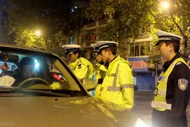 对方酒驾追尾，求私了，但又害怕第二天他告我敲诈，老司机支3招图片