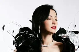 北京电影节惊现塞尔维亚天才斜杠艺术家的礼服作品#姚晨 #北京电影节 #礼服 #红毯视频封面