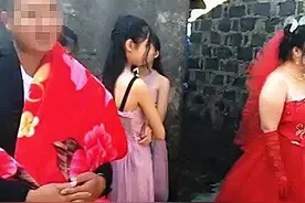 农村女孩退婚不肯退还彩礼，未婚夫上门怒泼硫酸：钱你拿去看病吧图片