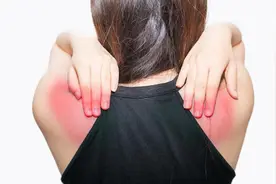 后背、肩胛骨区域疼痛，是肿瘤？错！这4个原因，千万别忽视了图片