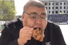 787.9W粉丝的吃播网红恩克被质疑翻车，网友：棺材需要定制图片