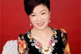 她被誉为“女启功”，书法颇得启功真传，笔法严谨，美如画图片
