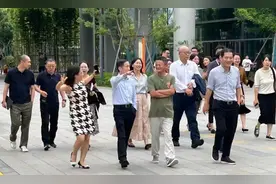 阿里宣布蔡崇信担任董事局主席后 马云与张勇共同亮相云谷图片