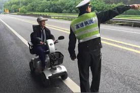 70岁以上“无证”的老年人，这3种电动车还能开，上路注意3点即可图片