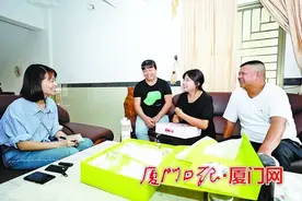刘畊宏夫妇来家里给她上私教课！厦门“00后”独臂女孩超励志图片