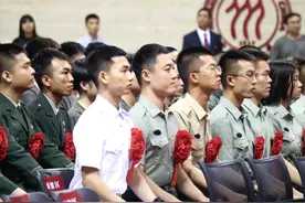 退役复学！他们在开学典礼上闪亮登场！图片