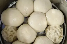 同一锅出来的馒头，为什么有两个弥猴桃呢？为什么呢？图片