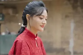 网红唐小鱼大胆玩擦边，臀部一翘跑腰上，被疑垫臀，网友：该封图片