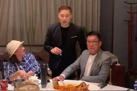 一众港星齐聚内地吃大餐！元彪喝到满脸红，72岁“包租婆”精神好图片