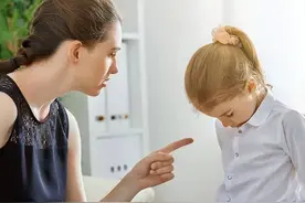 比起残缺的原生家庭，“有毒”的母亲危害更大，往往容易养废孩子图片