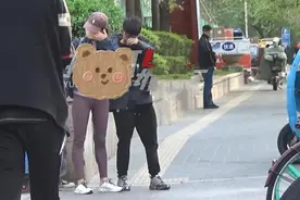 白百何带大儿子现身，小肚腩抢镜，元宝身高超妈妈神似爸爸陈羽凡图片