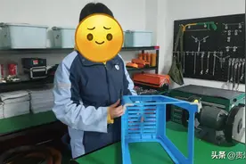 社会救助丨高中生贪玩塑料板凳卡手 消防成功解救图片