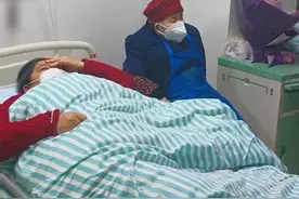“孩子多大都是孩子” 百岁母亲陪护60岁住院女儿：她不出院，我不回家图片