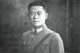 南京大屠杀后，杜聿明遇到邱清泉，吓了一跳：你不是死了吗？图片