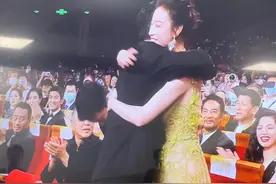 金鸡奖十大看点：朱一龙倪妮激动相拥，齐溪痛哭，辛柏青没来领奖图片