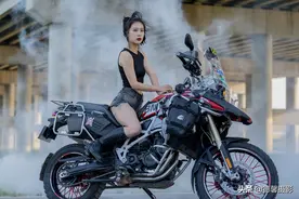 机车与美女2（环境人像）图片