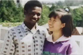 清华女研究生，1993年执意嫁到非洲，在当地生活30年，有5个孩子图片