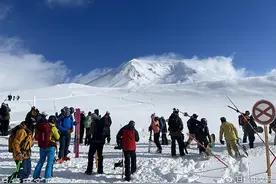 挖掘北海道的新玩法：滑雪×逛街图片