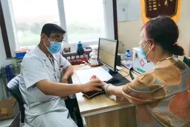 山东榜样｜“山东好人”王明辉：十几年如一日走村入户巡诊图片